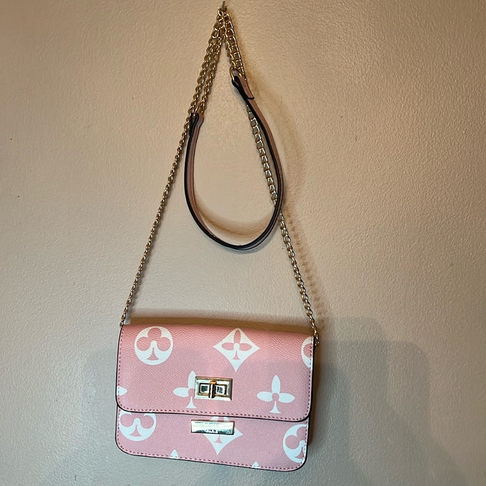 Chic Pink Crossbody Bag with Gold Chain